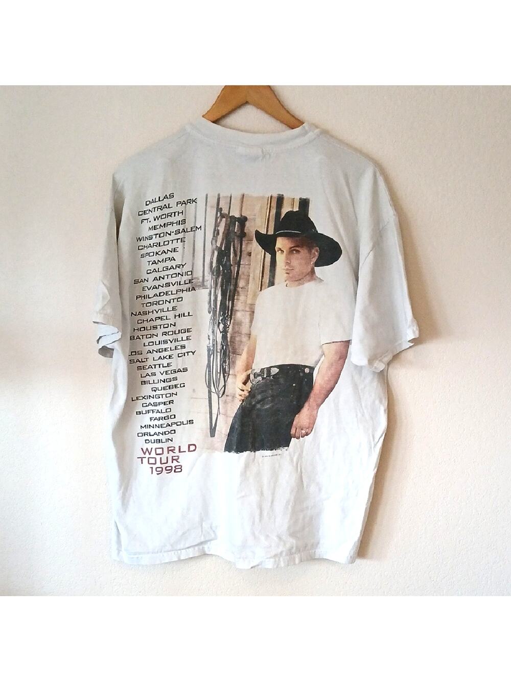 Vintage 1998 Sevens Garth Brooks World Tour Shirt Beefy Hanes Tag